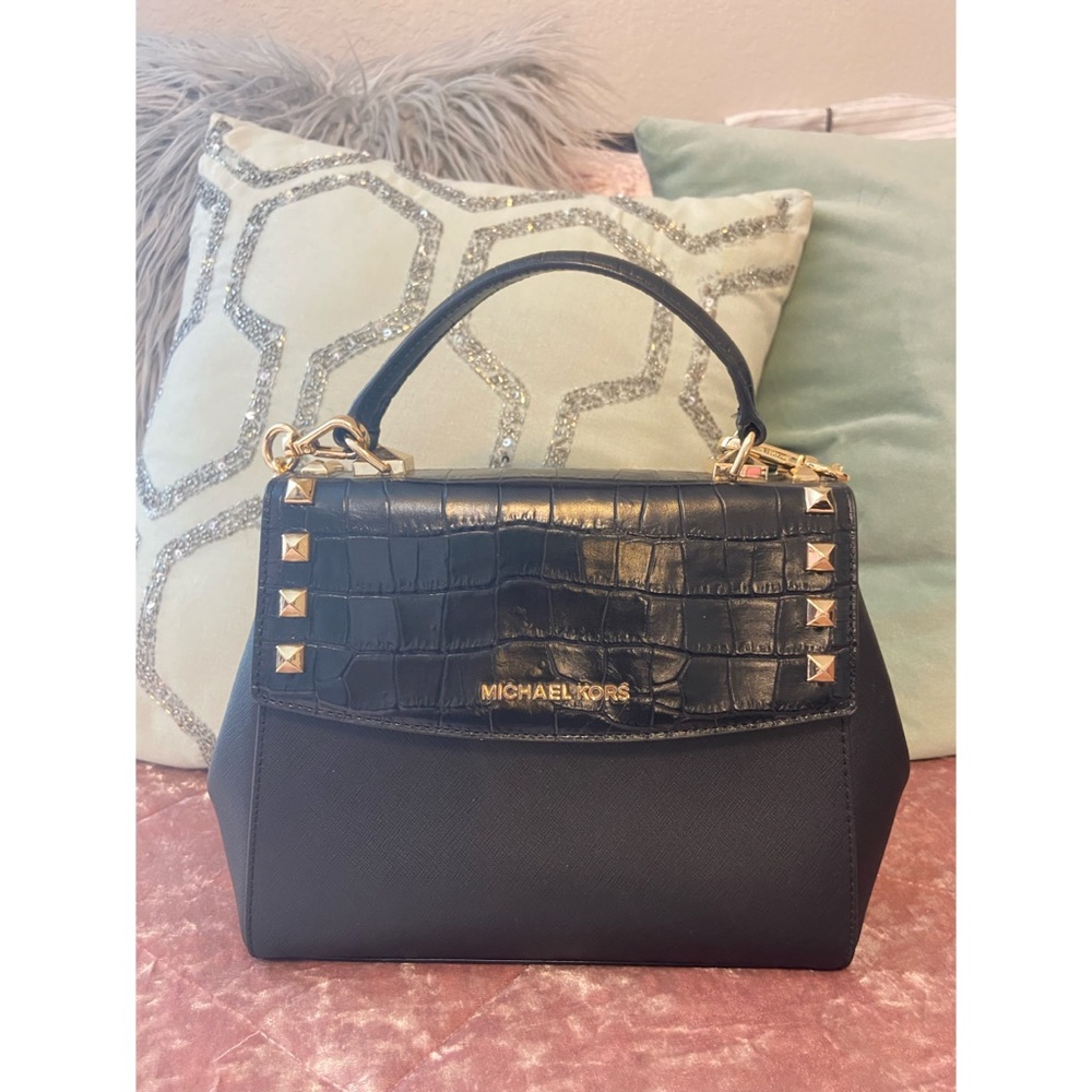 ⚡️Black/Gold Leather Micheal Kors Purse⚡️